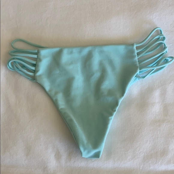 Mikoh "Lanai Loop Side Bottom" - Picture 2 of 3